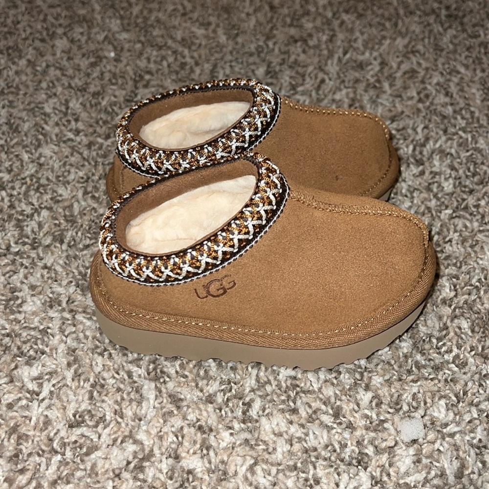 UGGS Tan
